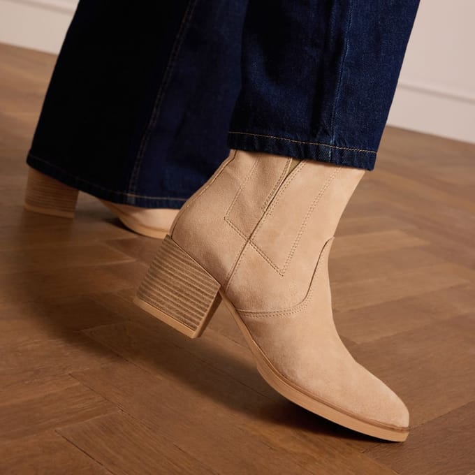 No Stress - Dames - Beige suède enkellaarsjes met hak - Maat 37