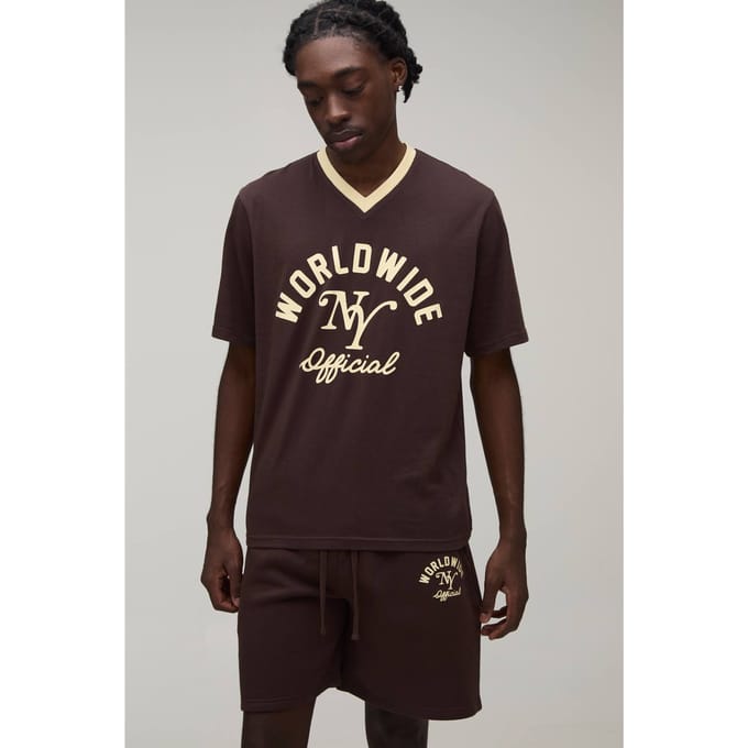 Regular Fit Wereldwijd Bedrukt T-shirt & Short Set | Chocolate | Size XS