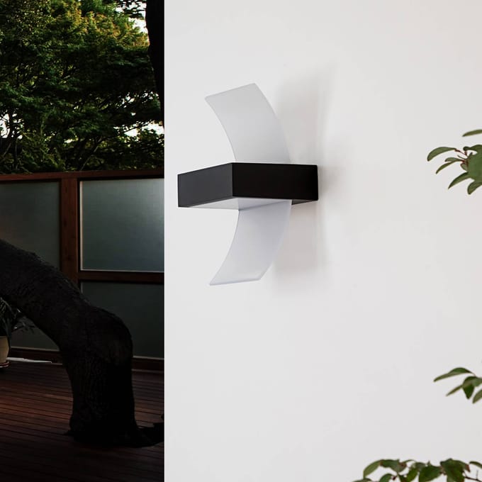 Lucande Gebogen LED-buitenwandlamp Skadi