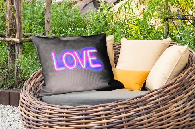 Buitenkussens - Neon - Love - Valentijn - 60x40 cm - Weerbestendig