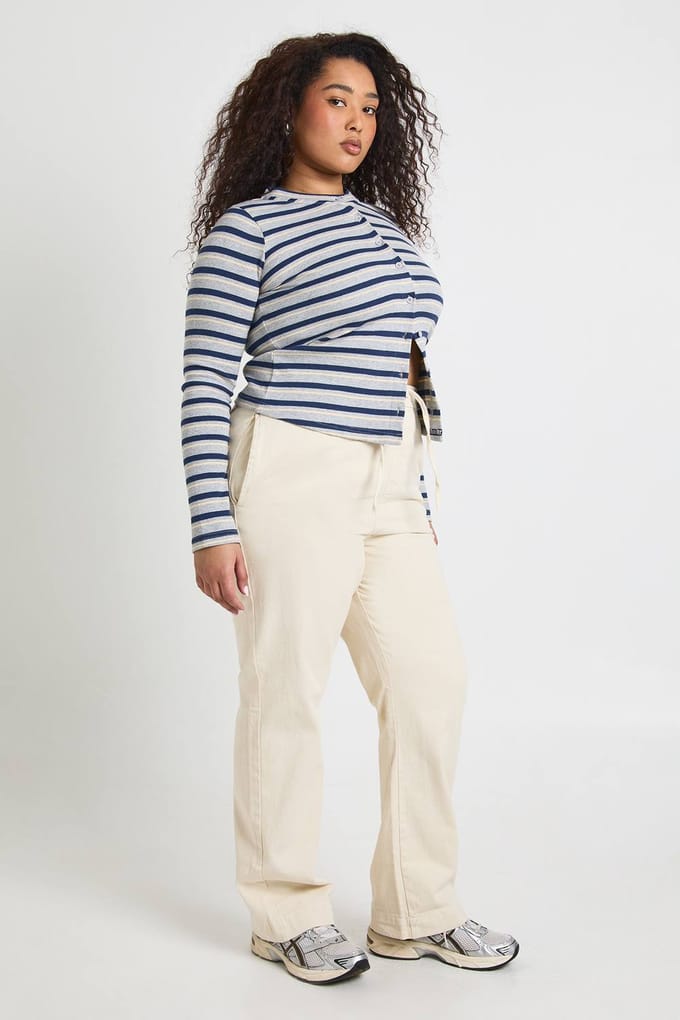 boohoo Dames Plus elastische tailleband met trekkoord en jeans met wijde pijpen | Ecru | Maat: 56