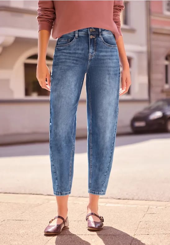 High Waist Barrel Leg jeans in Loose Fit