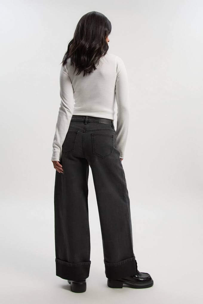 boohoo Dames Petite opgerolde hoge taille rechte pijp jeans | Washed Black | Maat: 16