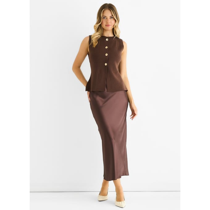 Chocoladebruin vest met knopen aan de voorkant en compacte brei