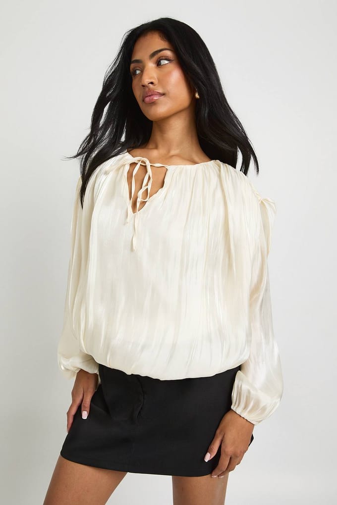boohoo Dames Plisse blouse met strikhals | Ivory | Maat: 10