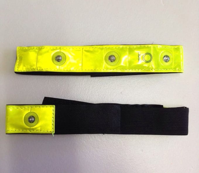 Reflecterende Hardloop / Fiets Sport Armband Met LED Licht - Lichtgevende Trail Running Light