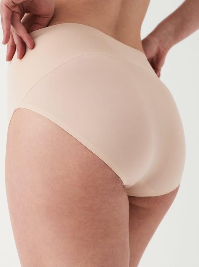 Spanx Maat S Undie-Tectable Slip - Beige