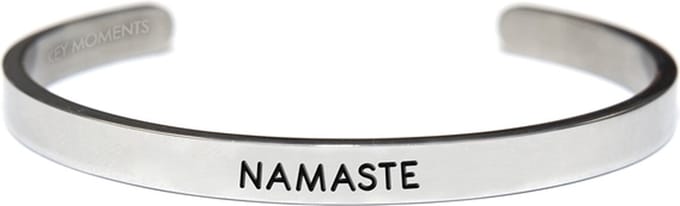 Key Moments 8KM-BM0006 Stalen open bangle met tekst - Namaste - One-size - Zilverkleurig