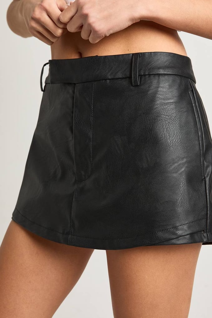 boohoo Dames Kunstleren skort met lage taille | Black | Maat: 8