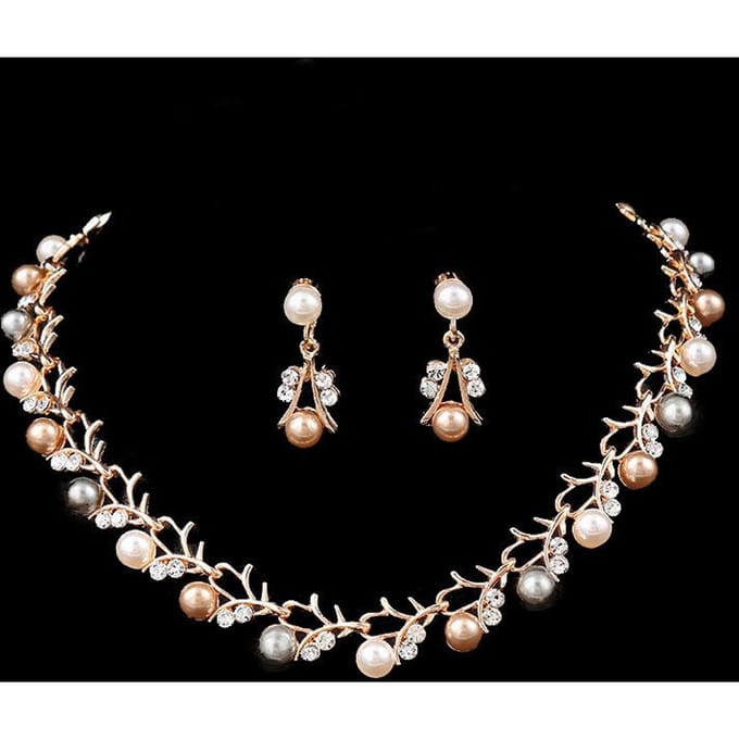 Mode Legering Bloem Diamant Parel Ketting, Oorbellen Armband Sieraden Set Drie Delen Set white