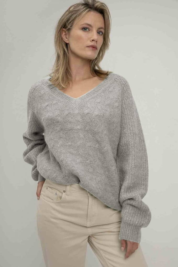 Josephine & Co Sabine Sweater Light Grey Maat: S | Sweaters Outlet | Dames | Grijs