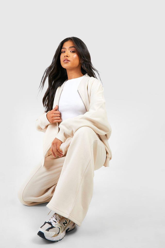 boohoo Dames Petite Zip Through Bomber Trainingspak met Rechte Pijpen | Steen | Maat: Medium