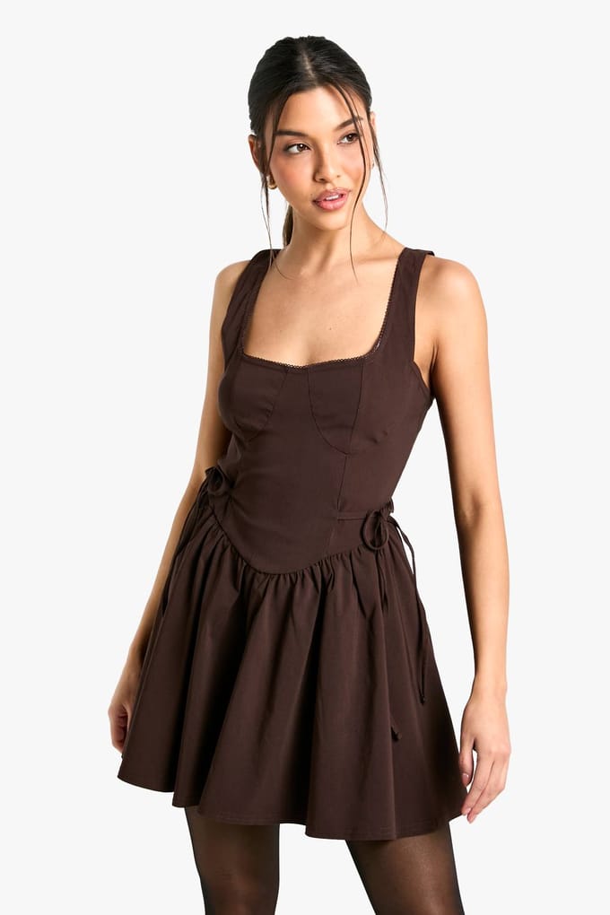 boohoo Dames Tie Waist Skater Mini Jurk | Chocoladebruin | Maat: 36