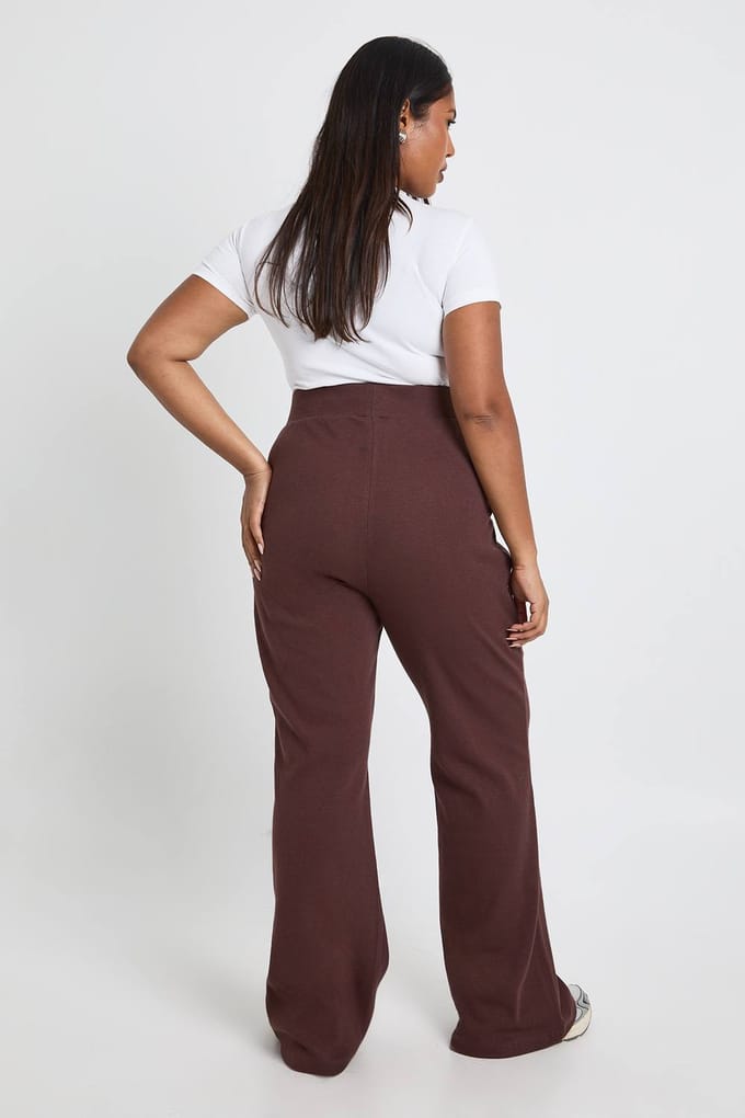 boohoo Dames Plus Basic Rib Uitlopende Legging | Chocoladebruin | Maat: 46