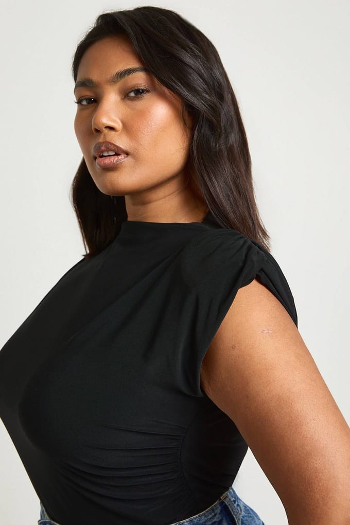 boohoo Dames Plus Schoudervulling Mouwloze Bodysuit | Black | Maat: 26