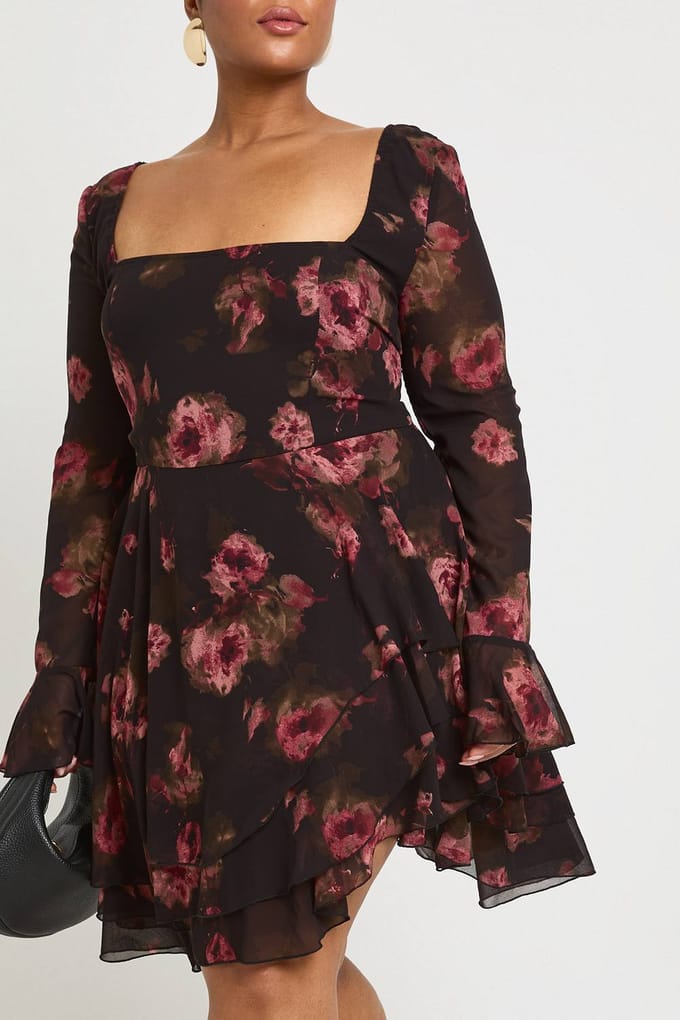 boohoo Dames Plus Bloemen Chiffon Skater Jurk | Chocoladebruin | Maat: 52
