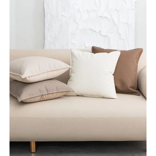 NOVÉE Sierkussen embossed taupe | 45 x 45 cm | pu leder