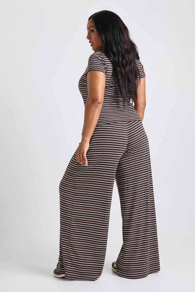 boohoo Dames Plus gestreepte mid-rise wijde broek | Chocoladebruin | Maat: 44