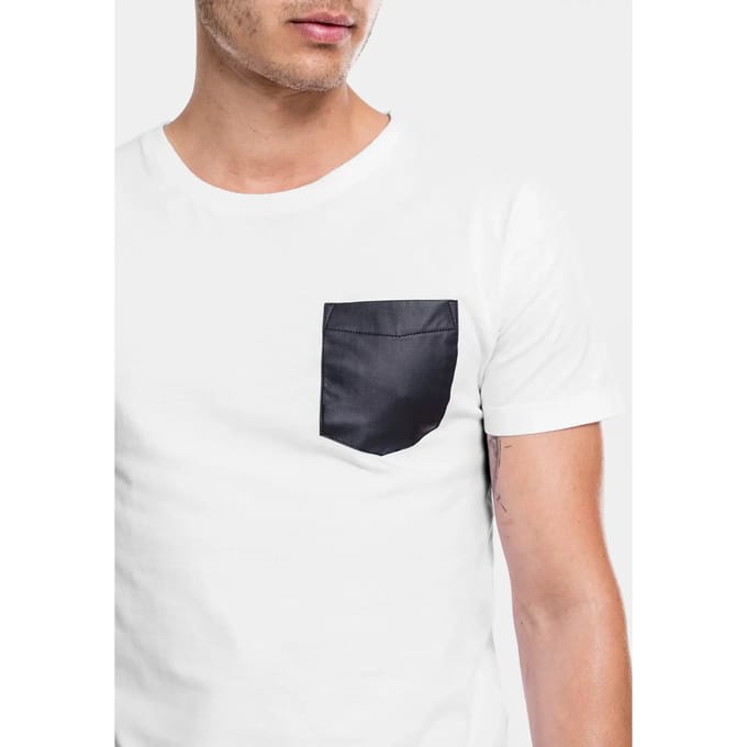Urban Classics - Leather Imitation Pocket Heren T-shirt - S - Wit/Zwart
