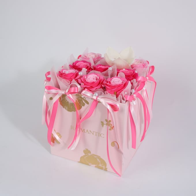 La Roselle Amsterdam Bloemenbox met 9 Kunstrozen en Orchidee – Roze Rozenbox Cadeau - Winter bloemen - Feestdagen cadeau