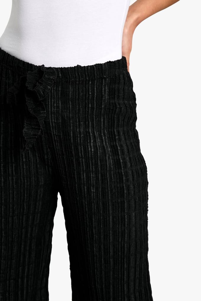 boohoo Dames Trekkoord-broek met gerimpelde textuur | Zwart | Maat: 34