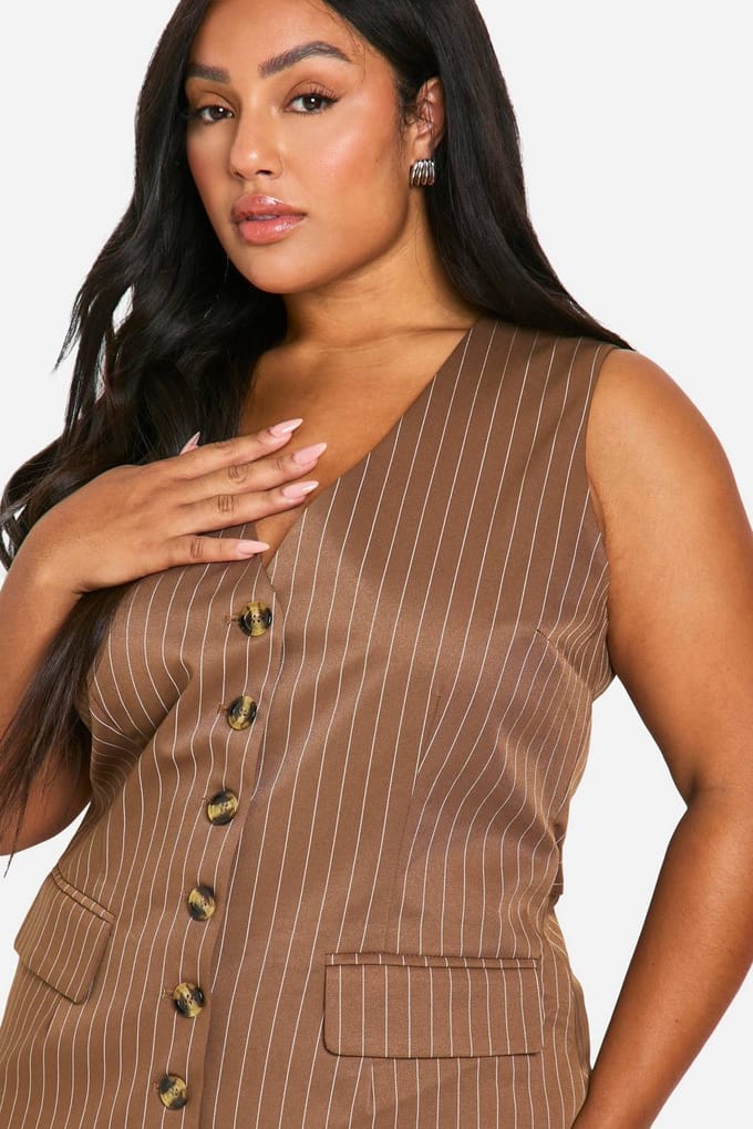 boohoo Dames Plus Longline Pinstripe Weste | Mokka | Maat: 56