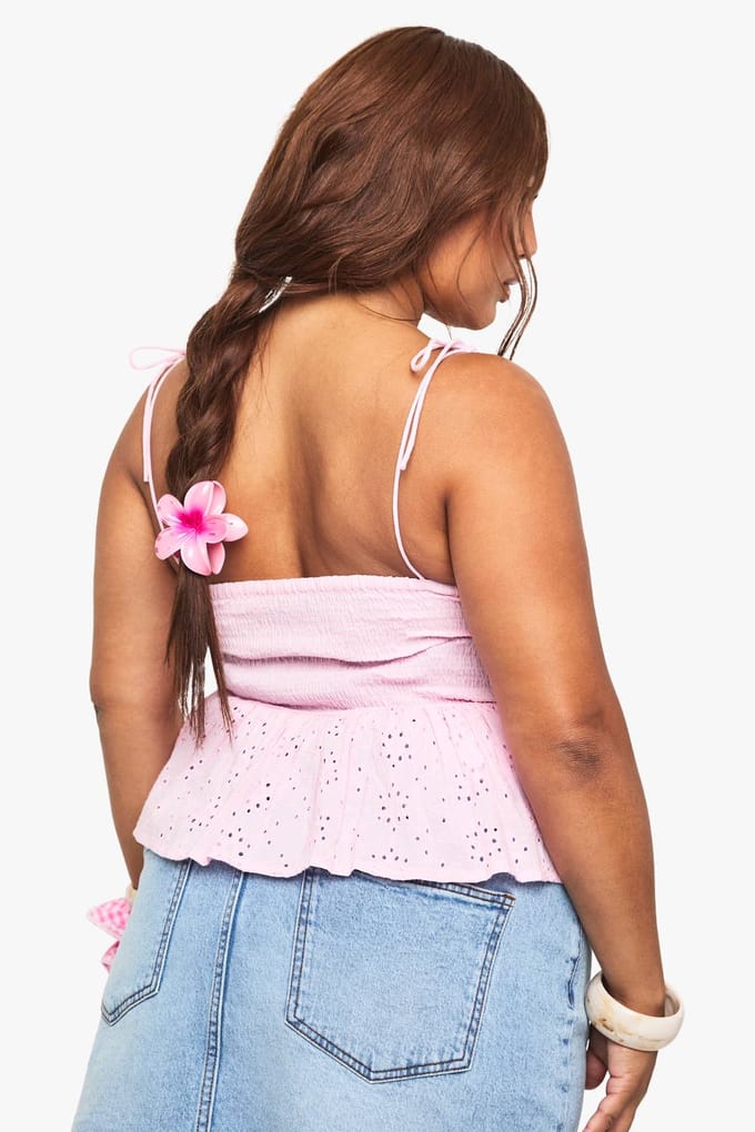 boohoo Dames Plus Geplooide Broderie Peplum Cami Top | Roze | Maat: 54