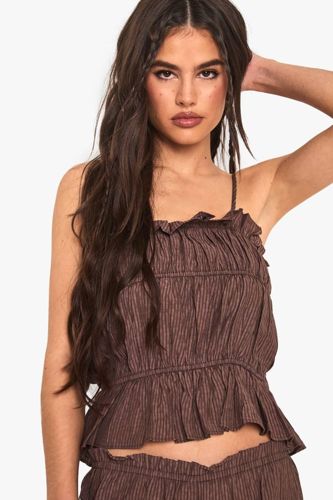 boohoo Dames Cami met getextureerde streep en ruches | Chocolate | Maat: 8