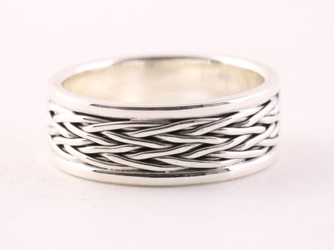 Zware zilveren ring met vlechtmotief - maat 17