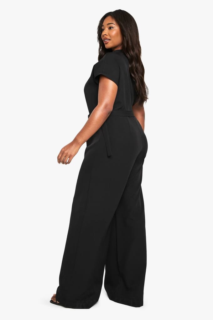 boohoo Dames PLUS asymmetrische jumpsuit met ceintuur | Black | Maat: 26