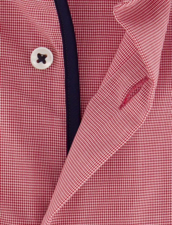 Rood overhemd met witte knopen Eterna met borstak