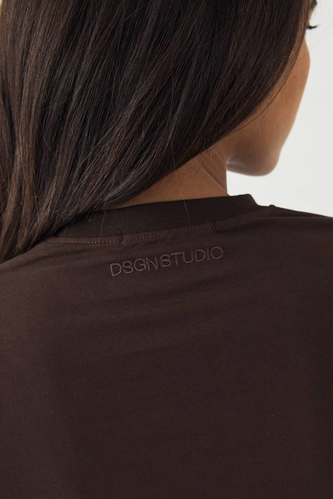 Dames DSGN Studio Contrast Lange Mouwen Top | Dark Chocolate | Maat: 2XL