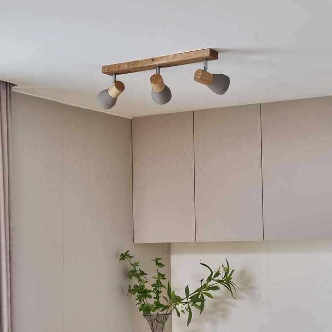Lindby Filiz spot, 3-lamps, 47 cm lang, hout, beton, E14
