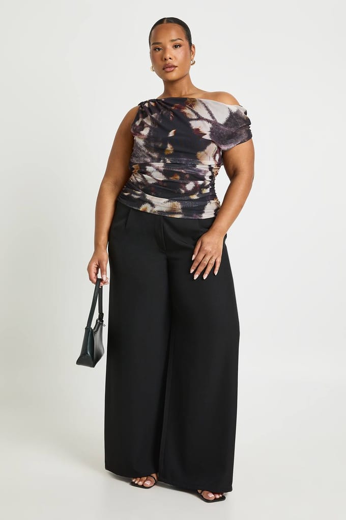 boohoo Dames Plus Abstract Asymmetrische Geplooid Top | Zwart | Maat: 54