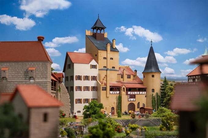 Kasteel Modelbouwset - Miniatuur Kasteel - Model Spoorbaan - Gedetailleerd Ontwerp - Schaal 1:24 - Grijs Bruin