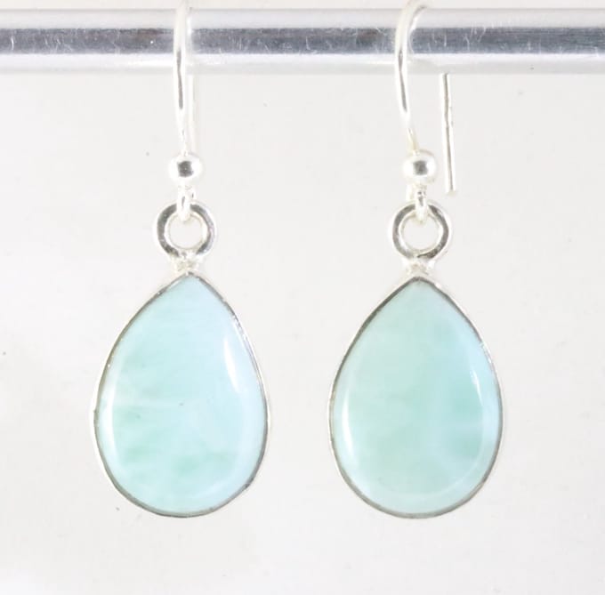 Druppelvormige zilveren oorbellen met larimar