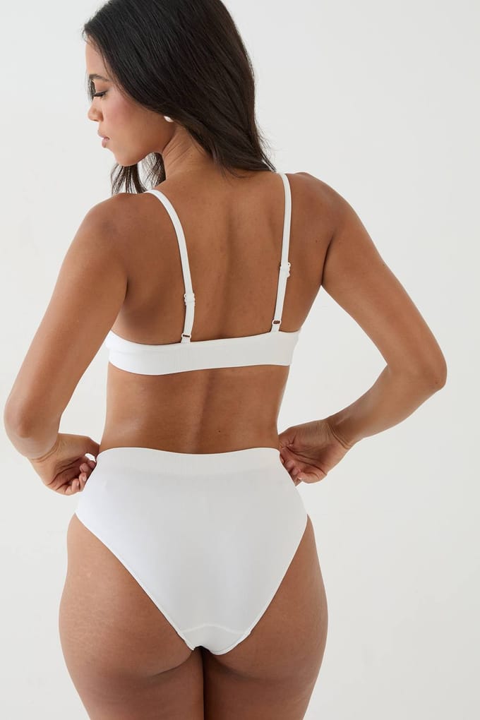 Dames Dsgn Studio Naadloze Driehoekige Bralette En Slip Lingerieset | Wit | Maat: Medium
