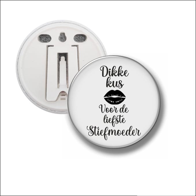 Button Met Clip 58 MM - Dikke Kus Voor De Liefste Stiefmoeder