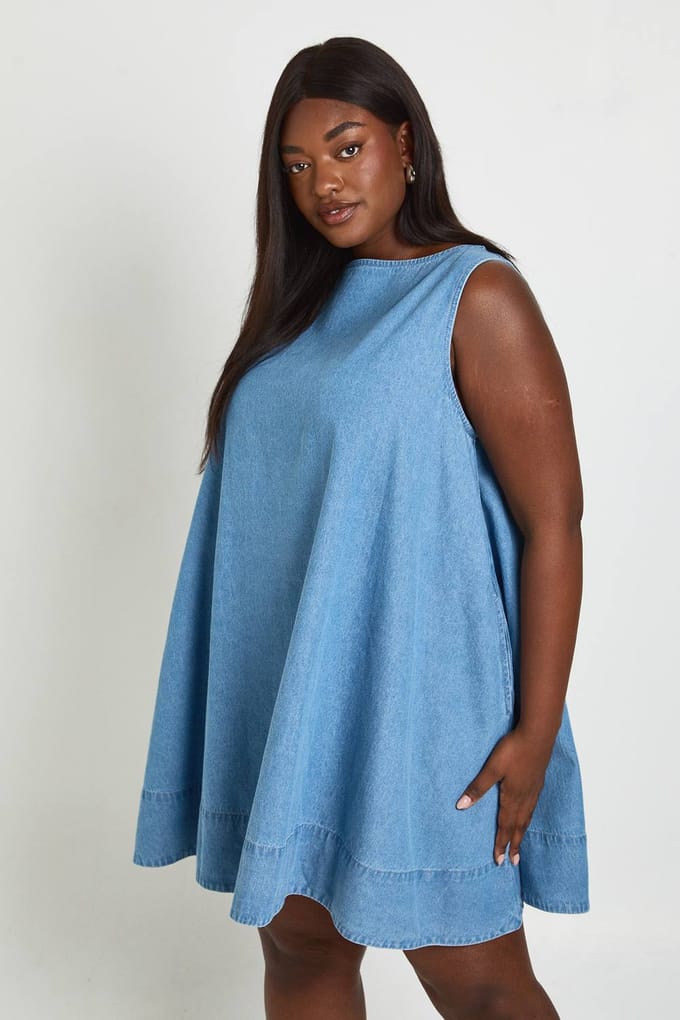 boohoo Dames Plus Chambray Racer Swing Jurk | Medium Gebleekt | Maat: 44