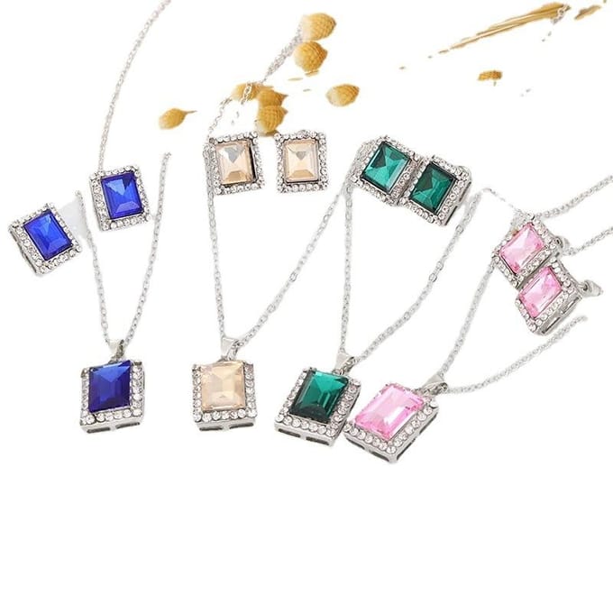 Tendance mode, collier carré en diamant à personnalité simple, boucles d'oreilles à tige, ensemble de bagues en trois pièces vert
