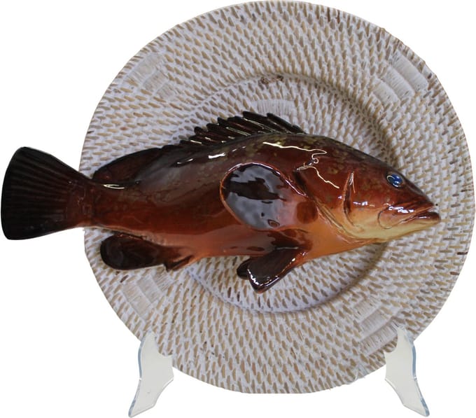 Cernia Multi Grande op een wit rotan bord, 27cm rond