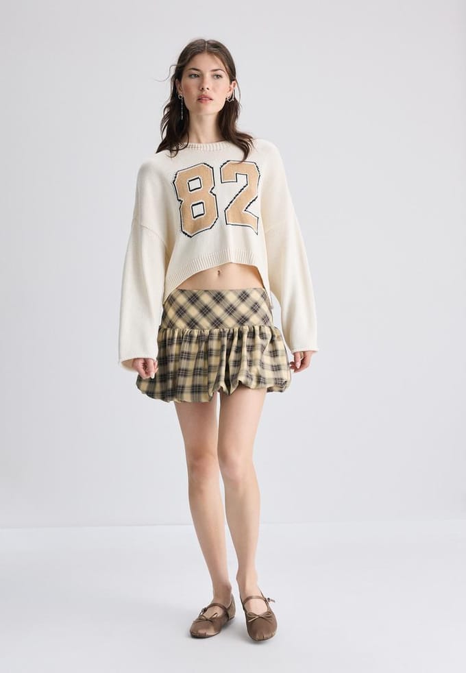 Stradivarius Cropped trui met nummer  Vanille S