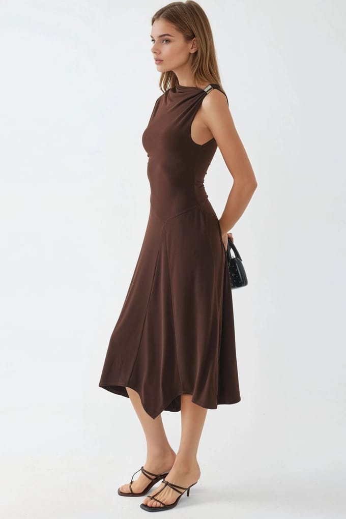 Accessoire Gedetailleerde Asymmetrische Midi Jurk