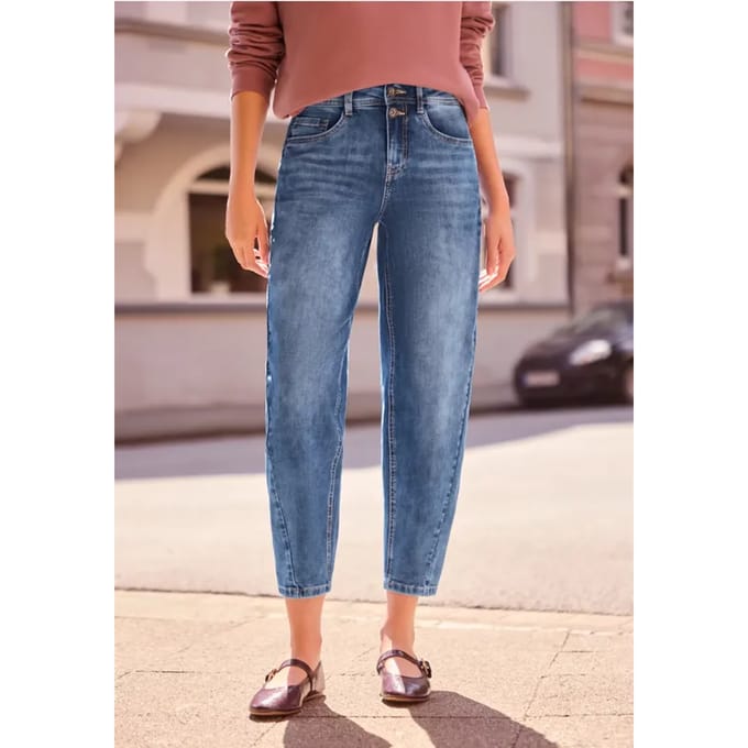 High Waist Barrel Leg jeans in Loose Fit