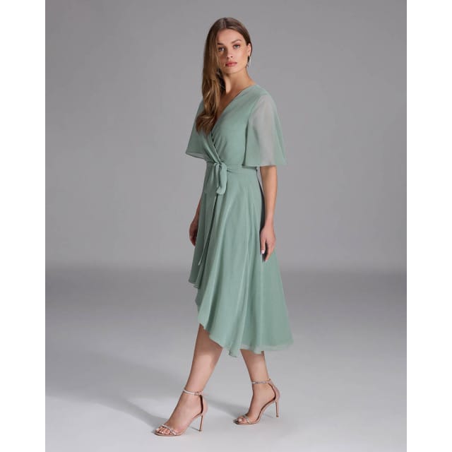 Cocktailjurk in wikkellook