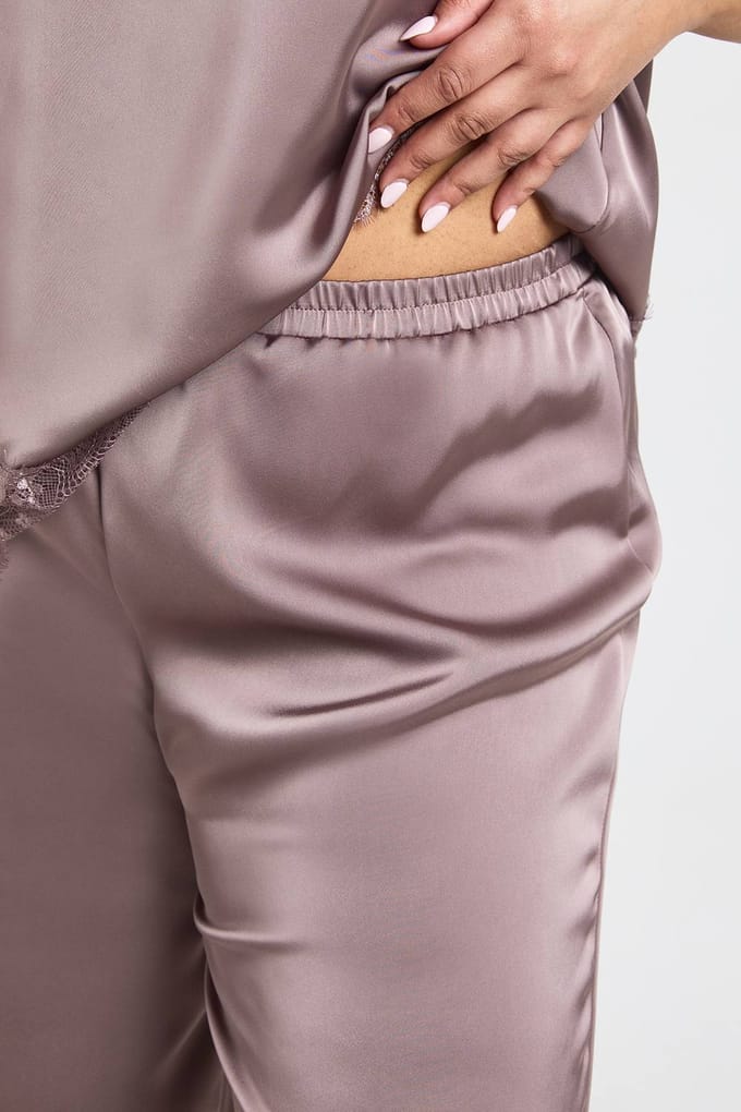 boohoo Dames Plus Satijn Wijde Pijpen Broek | Dusty Mauve | Maat: 44