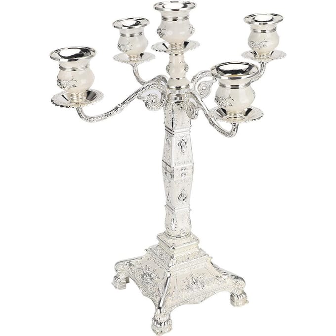 Europese vintage kandelaar met reliëf, eettafel, bruiloftsornamenten white