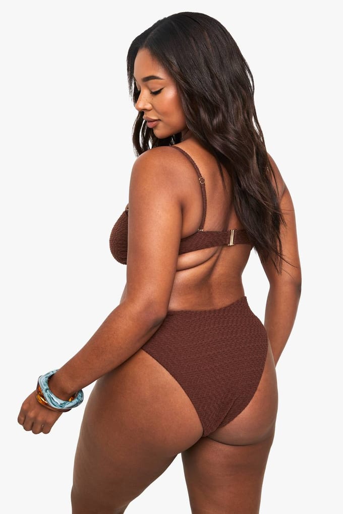 boohoo Dames Plus Crinkle Hoge Taille Slip | Chocolate | Maat: 28