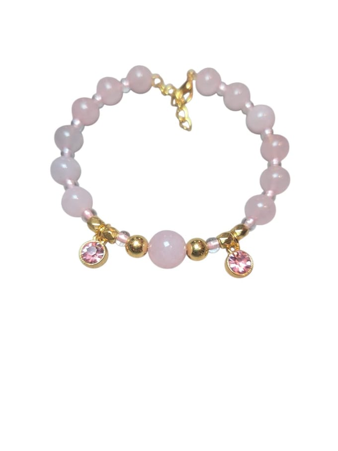rozenkwarts armband met goudkleurige aspecten.