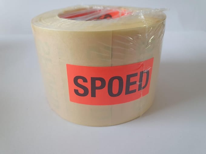 Sticker met "Spoed" erop - Formaat: 49 x 23 mm - Materiaal: rood radiant